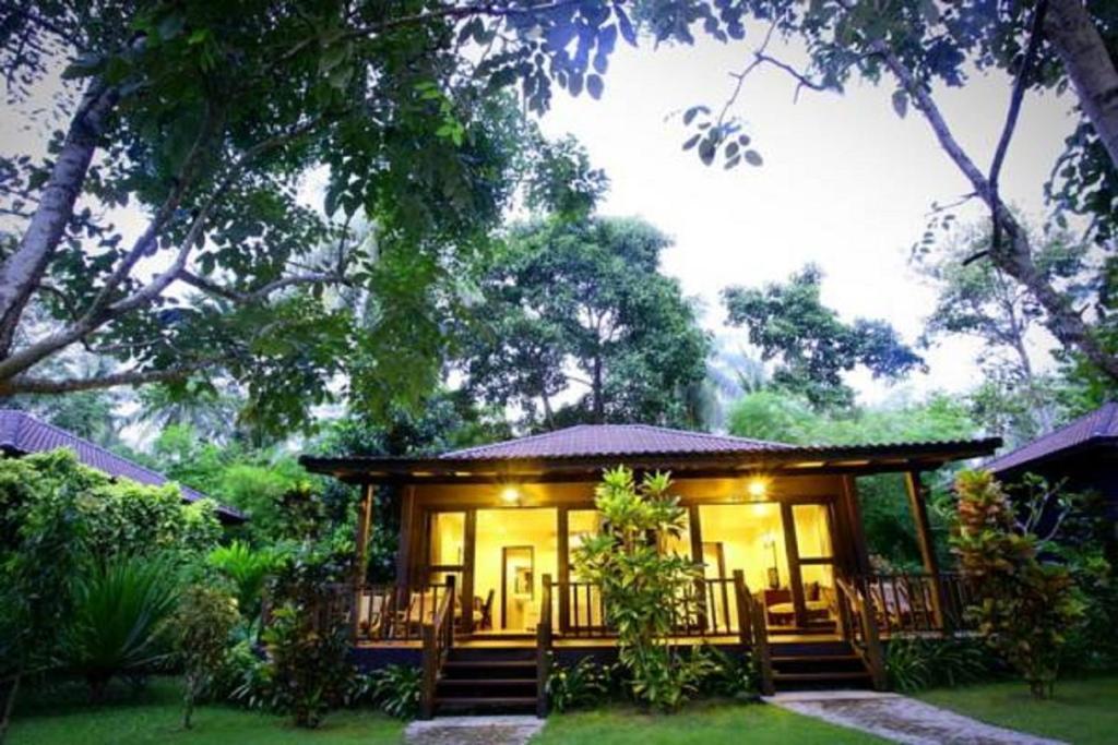 Banraya Resort And Spa Koh Racha Yai Exterior photo