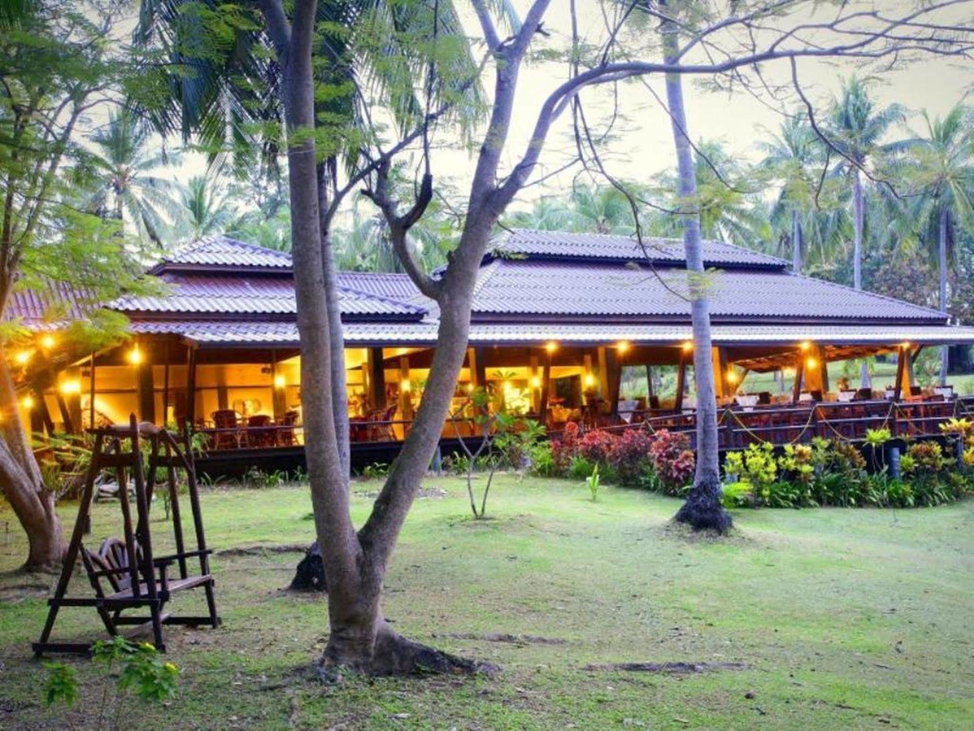Banraya Resort And Spa Koh Racha Yai Exterior photo